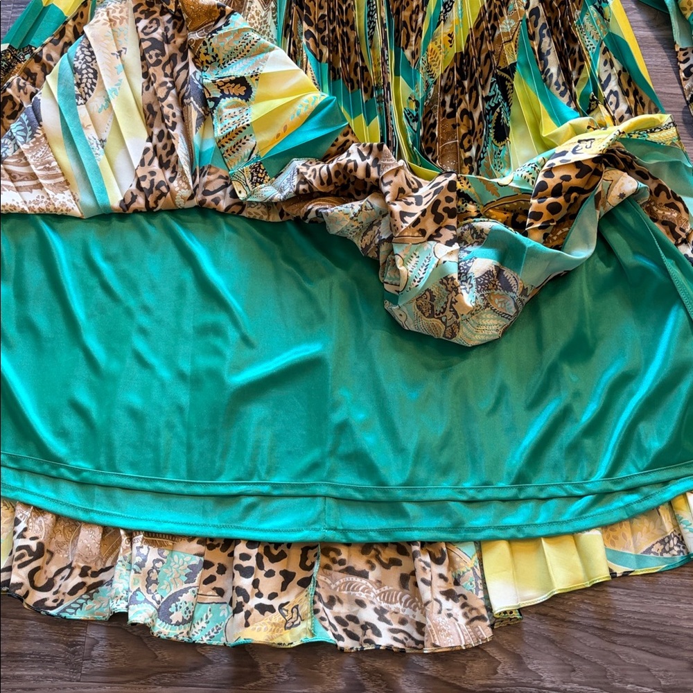 BICICI. Vibrant Multicolor Halter Maxi Dress with “matching shawl/wrap.”
Size. L - Picture 14 of 16